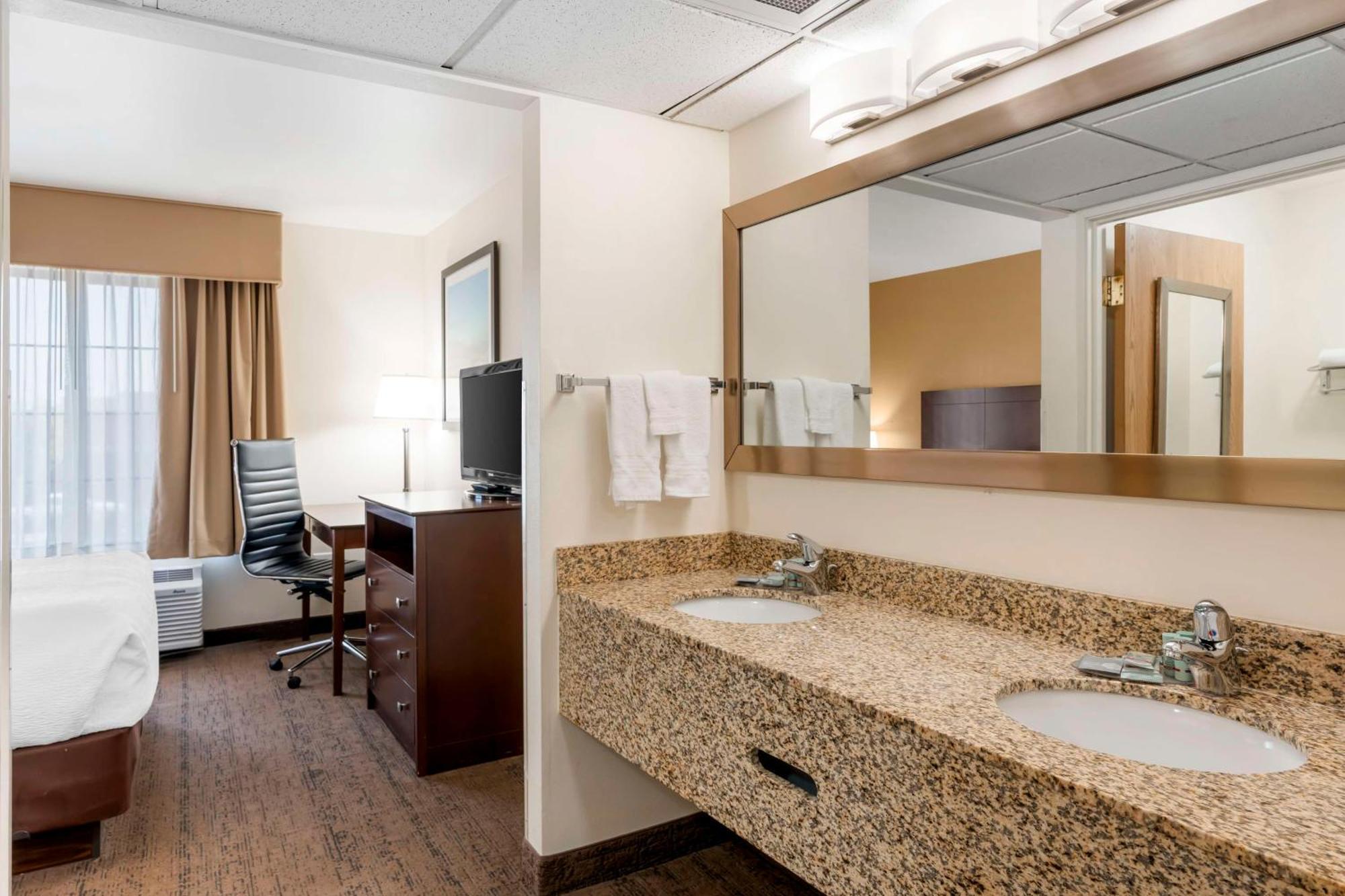 Best Western Yellowstone Crossing Laurel Екстериор снимка